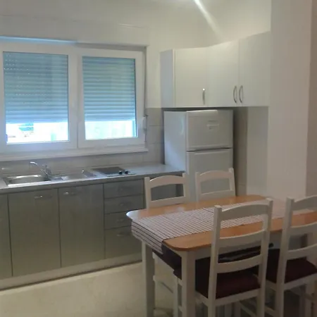 Jure Miljak Apartment Podstrana